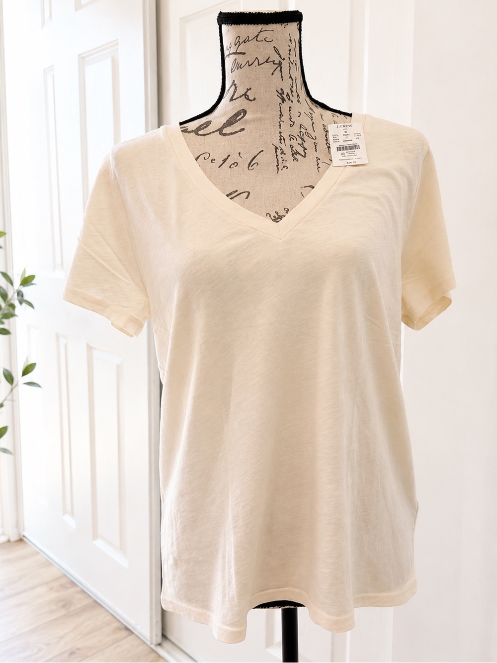 J. Crew Women's V-Neck Short Sleeve Basic Tee - Light Cream Large NWT